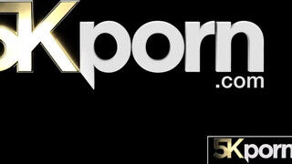 5K PORN - Lilian Stone a vadító gigantikus tőgyes milf