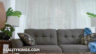 Reality Kings - Charlotte Sins és Paisley Paige a luvnya sulis csajok
