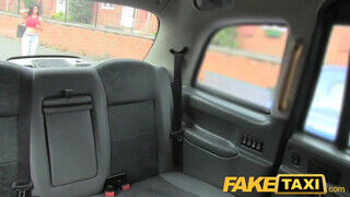 FakeTaxi örömlány óriási keblű angol Milf