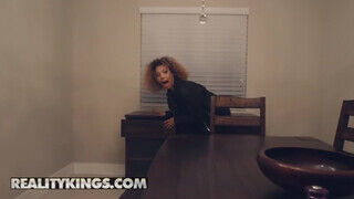 Reality Kings - Xianna Hill élvezi a termetes farkat