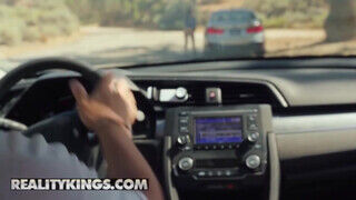 Reality Kings - Aria Lee rámászik a bmw-s pasas faszára