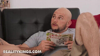 RealityKings - Stella Raee a bájos tetkós zsenge
