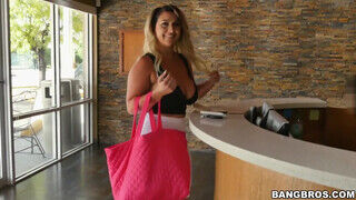 Bangbros - Nina Kayy és a hatalmas meglepetés