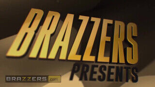 Brazzers - Cherie Deville zsenge pacákkal kufircol