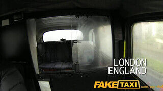 FakeTaxi - termetes keblű debella maca a taxiban