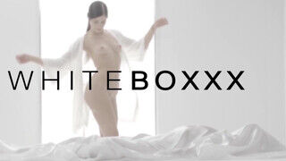 White Boxxx - Emily Cutie a 20 éves zsenge szuka