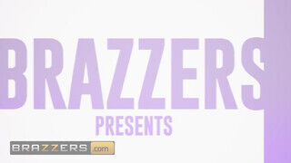 Brazzers - Katie Kush a örömlány szemüveges gádzsi