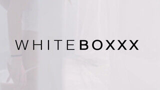 WHITEBOXXX - Világos Szőke zsenge szuka extra masszázst kap