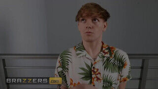 Brazzers - Skylar Snow a irodában dug