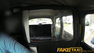 FakeTaxi - Bonnie Rose bekapja a farkat