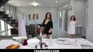 TeamSkeet - MIlf szuka és a menye összejönnek