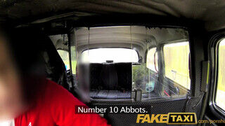 FakeTaxi - Jess West cumizza a taxist