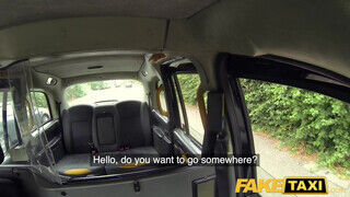 Fake Taxi - Kira Noir reszel a hátsó ülésen