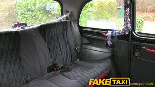FakeTaxi - világos szőke szuka hátsó nyílásba is engedi