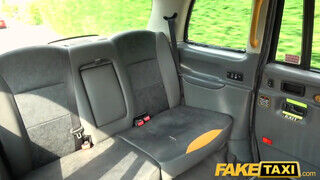 Fake Taxi - Rhiannon Ryder kukacot akar a popsijába