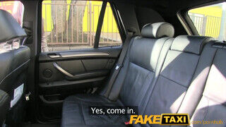 FakeTaxi - félénk maca belelendül a dologba