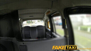 FakeTaxi - ez a bige sem tud ellenállni a gigantikus fasznak