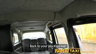 FakeTaxi - szű puncikájú maca kúrni szeretne