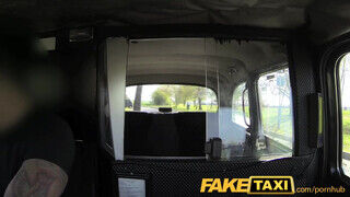 FakeTaxi - ártatlan pici zsenge pipi és a vastag fallosz