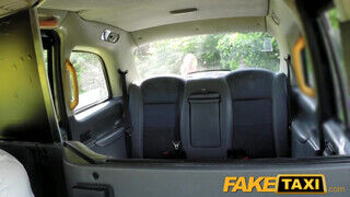 FakeTaxi - bögyös csaj kettyinteni jött, nem utazni