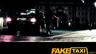 FakeTaxi - Jasmine Jae kedveli a erőszakos kárót