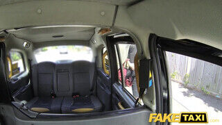 Fake Taxi - Méretes mellű milf fuvarért kefél