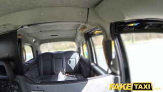 Fake Taxi - Tasha Holz az óriás csöcsű lány