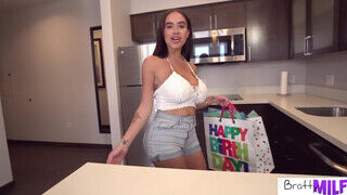 BrattyMILF - Victoria June a szuper szexy anyuci