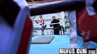 Mofos - Gia Paige a ringben reszel