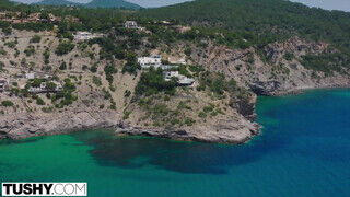 Mary Rock a szuper csinos maca - TUSHY
