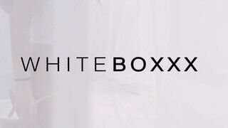 WhiteBoxxx - Lana Bell-nek nagyon szűk a lyuka