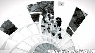 Jules Jordan - Riley Reid és Alina Li megosztják a gigantikus péniszt