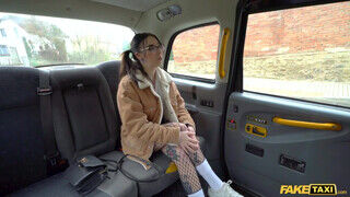 Fake Taxi - Giada Suicide a tini kitetovált gádzsi