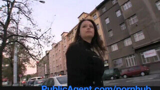 PublicAgent - Sirale a gigantikus cickós csajszika