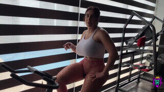 yinyleon - Csöcsös kolumbiai milf popóba dugva