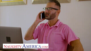 Naughty America - Scarlett Bloom a szomszéddal kufircol