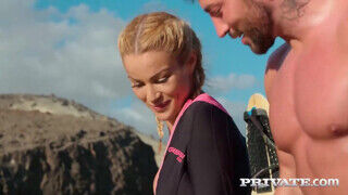 Private com - Cherry Kiss a bűbájos szörfös pipi