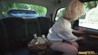Fake Taxi - Greta Foss kefél a taxissal