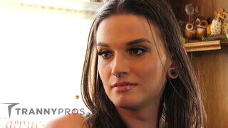 TrannyPros - Jenna Creed a transz barinő