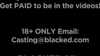 BLACKED - Lexi Lore kap egy jó méretes néger fügyit
