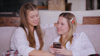 ULTRAFILMS - Erika Eden és Olivia Sparkle a sulis leszbikus csajok