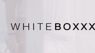 WHITEBOXXX - Zsenge pipi játszik a puncijával