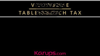 Karups - Vicky Love benyeli a pélót