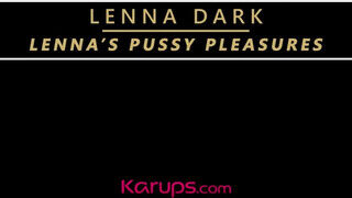Lenna Dark egy gigantikus dildóval peckezik