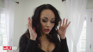 MILFED - Crystal Rush a kívánatos orosz milf