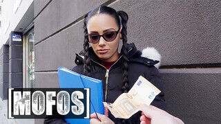 Mofos - Andreina Deluxe pénzért reszel