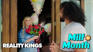 REALITY KINGS - Jenna Starr a hatalmas fenekű anyuci