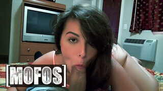Mofos - Callie Haze derekasan megrakva