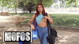Mofos - Rosie Cage a bombázó turista szuka