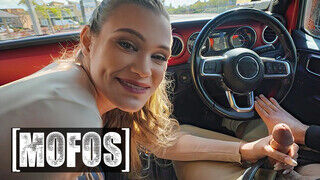 MOFOS - Chloe Rose szereti a erőszakos hímvesszőt